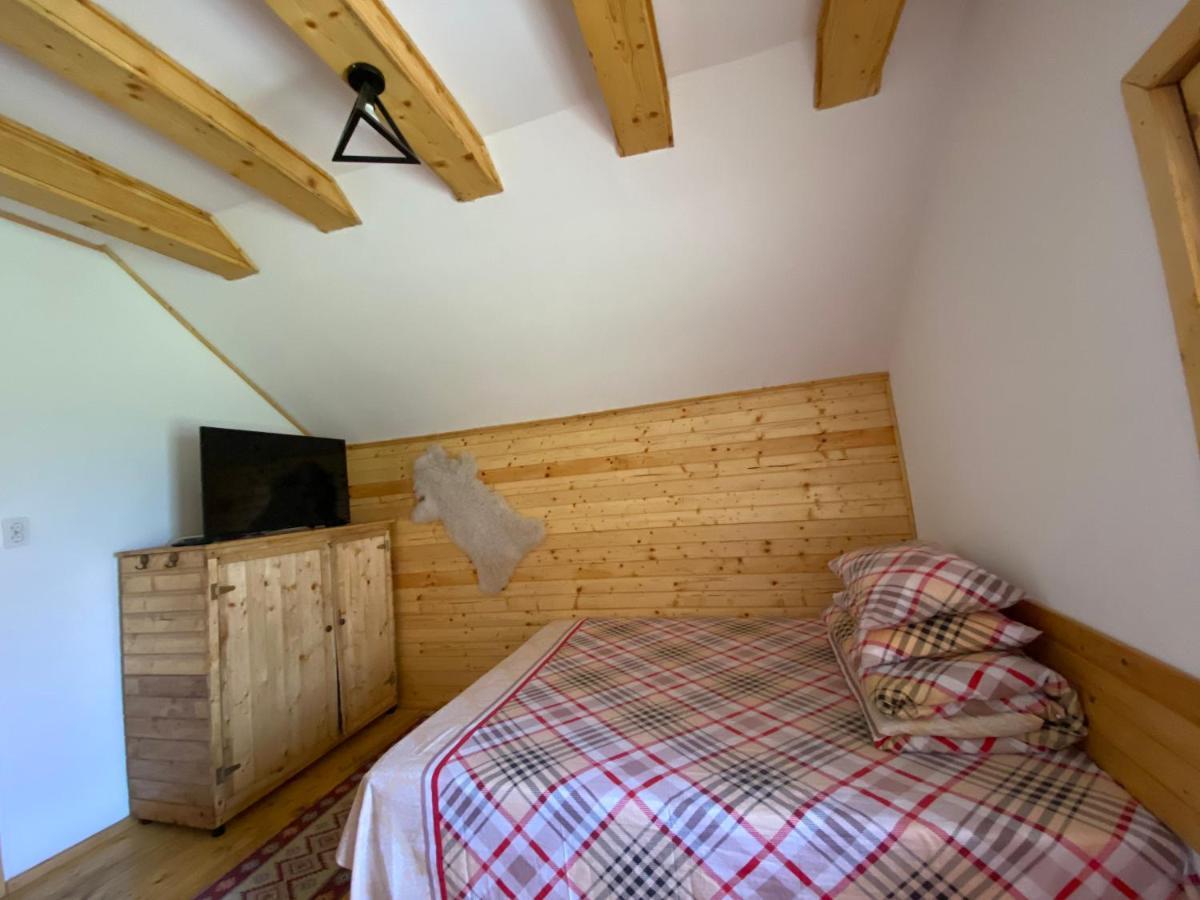 Casutele Doftanei Apartment Tesila ภายนอก รูปภาพ